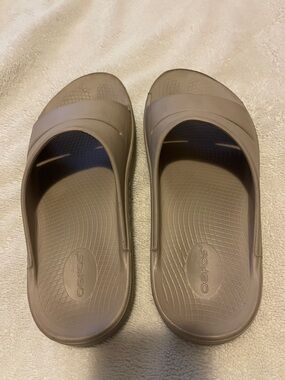 Oofos Slide Sandals in beige M 10 W 12